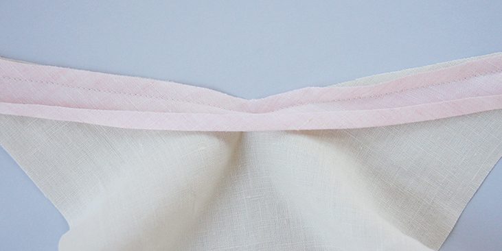 How To Bind Inverted Corners With Bias Tape Tutorial The Thread