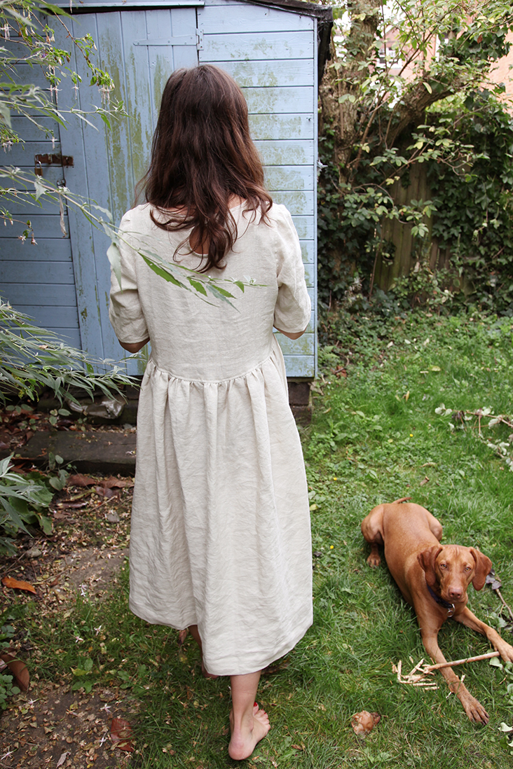 Linen dress - the thread