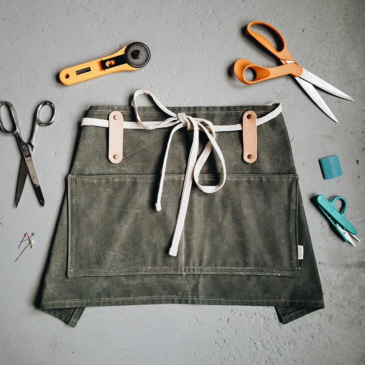 https://blog.fabrics-store.com/wp-content/uploads/2020/02/Essential-tools-with-A-Well-Worn-Story-waist-apron.jpg