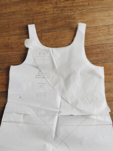 PATTERN REVIEW: Tulip Back Tank Nico Pattern Hack in Midweight Linen ...