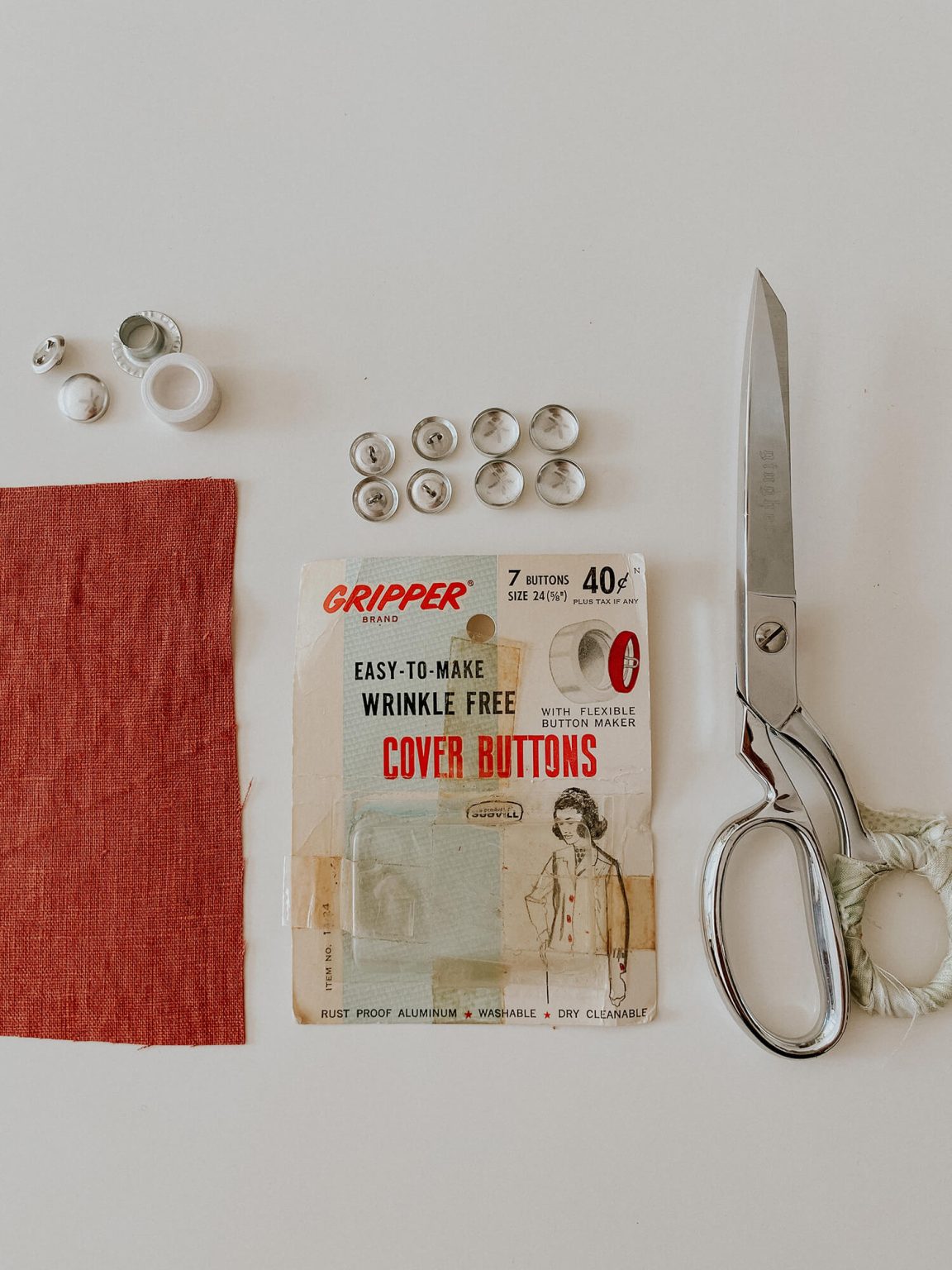 Tutorial How to Make Fabric Buttons the thread